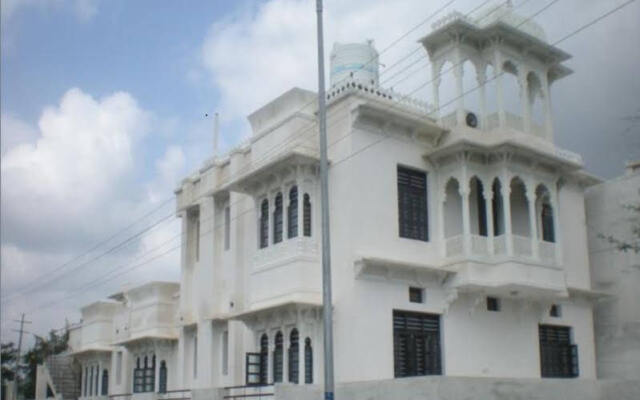 Manhar Vilas Hotel