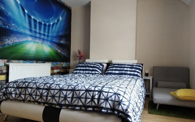 2 Bedrooms House