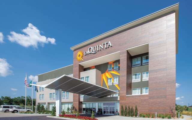 La Quinta Inn & Suites by Wyndham Tulsa Broken Arrow