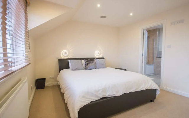 Crown Luxury Serviced Apartments