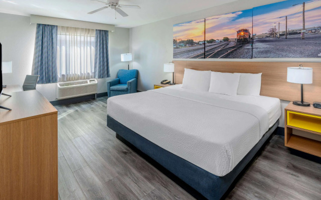 Days Inn by Wyndham Lamar