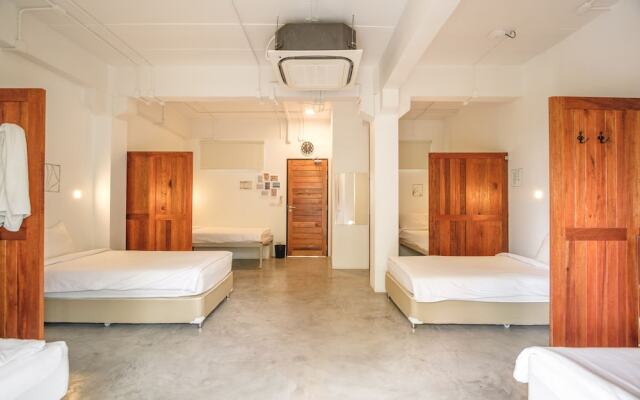 The Dearly Koh Tao Hostel