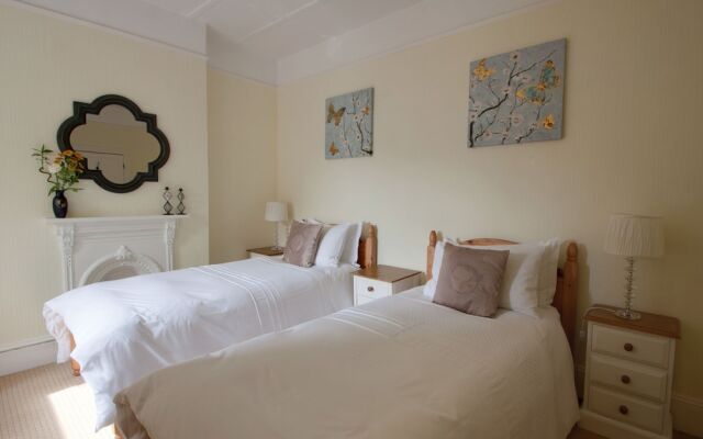 Gyves Guest House