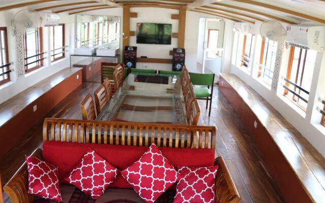 Sreekrishna Houseboats
