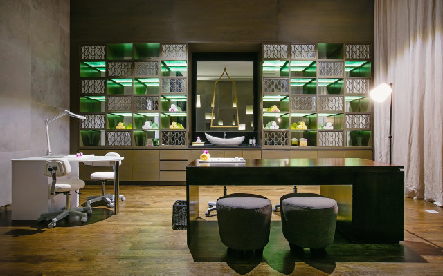 Dusit Thani LakeView Cairo