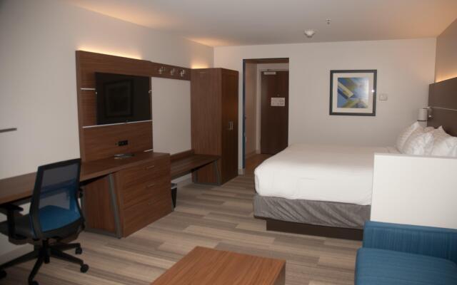Holiday Inn Express & Suites Decatur by IHG