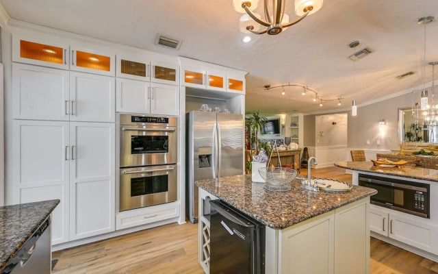 Naples Retreat With Private Pool & Spa!