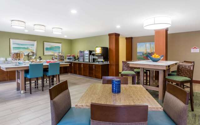 Hawthorn Extended Stay by Wyndham Naples