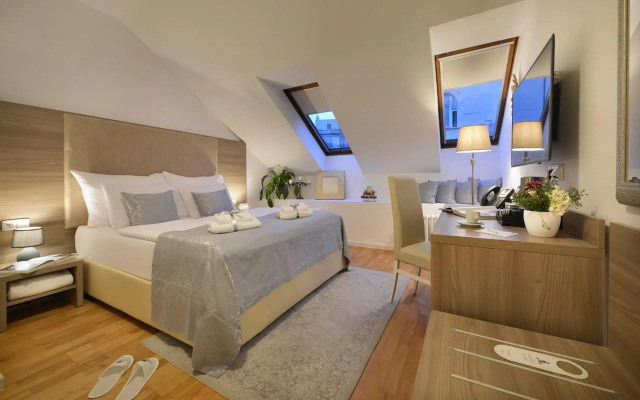 Old Town Residence by Little King