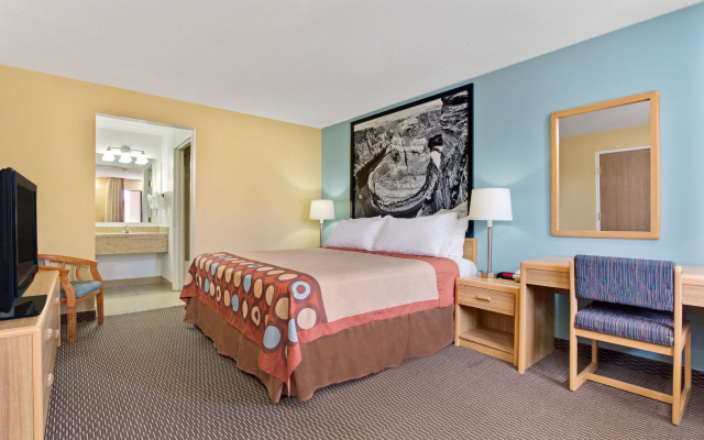 Super 8 by Wyndham Irving/DFW Apt/North