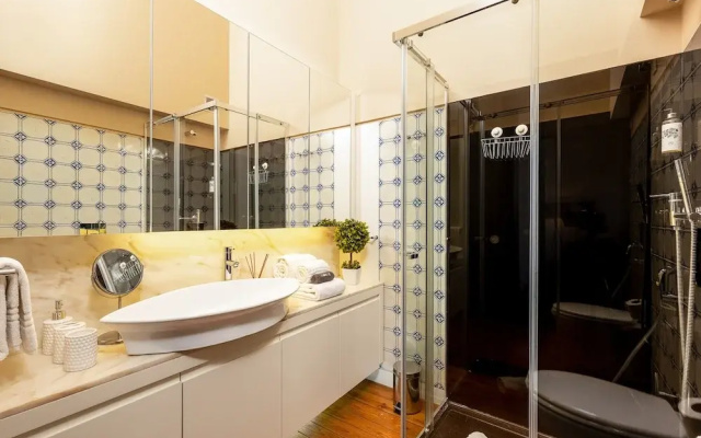 Charming Apartment in Porto's Heart