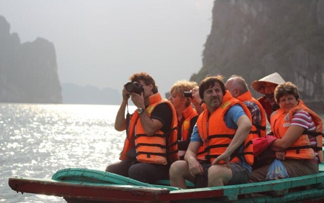 HaLong Canary Cruise