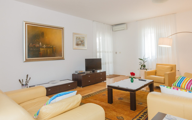 Holiday house Sanda - with pool : Mirca, Island Brac