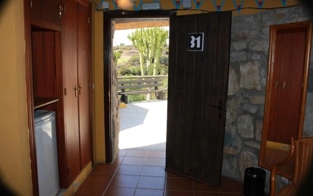 Hotel Selwo Lodge - Animal Park Tickets Included