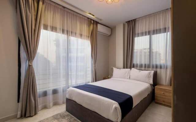 Travelholic Residence Golden Gates