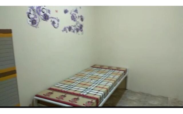 Eiffel Residence Petojo - Female Only