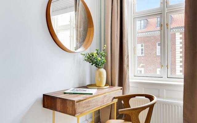 Sanders Stage - Chic 3-bdr Apt Near Nyhavn
