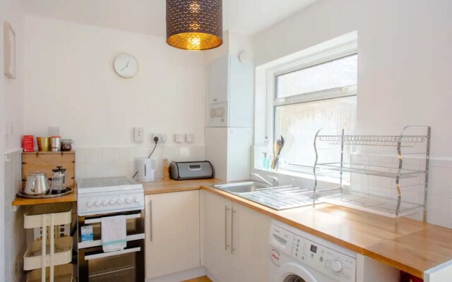 Stylish 4BD House With Private Garden - Stratford