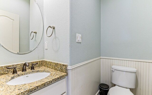 1 Holiday 4 Bedroom Home by RedAwning