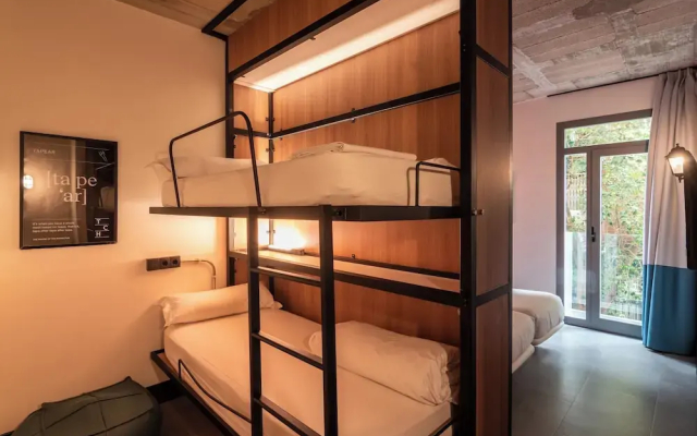 The Central House Granada Elvira Hostel