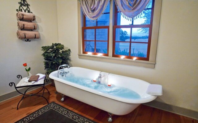 Rock House Hideaway Complex