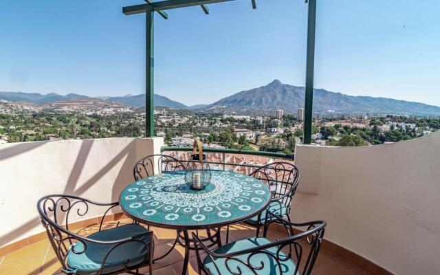 SAM2.4I- Cozy apartment walking distance to beach