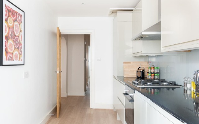 The Chelsea Arms - Bright 3BDR with Garden & Private Parking