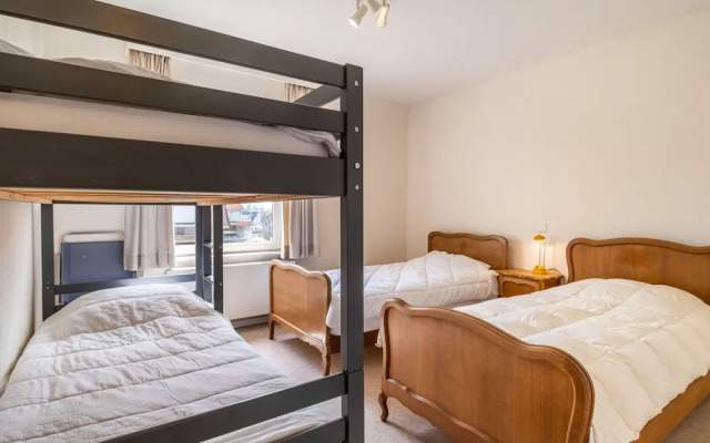 Hawthorn 2-1 Centrally Located and Near the Beach