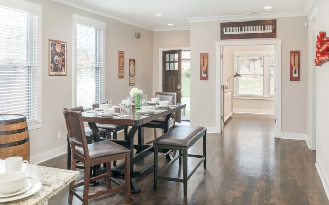 4BR/3BA Music Row House A by RedAwning