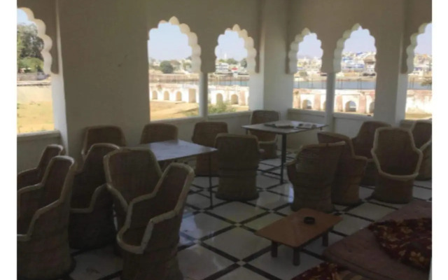 Lake View Stay with In-house Swimming pool