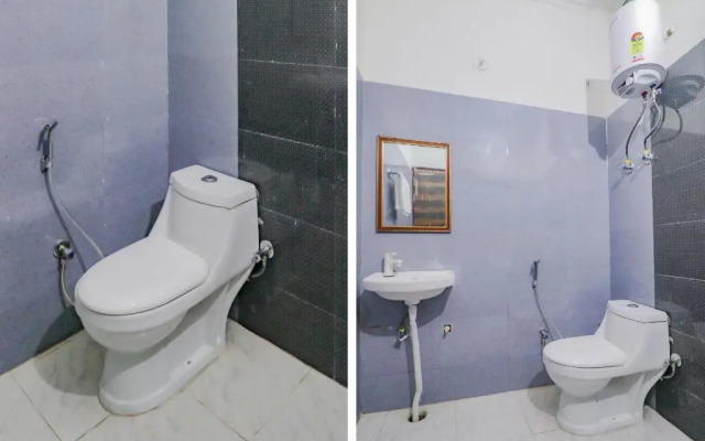 White House by OYO Rooms