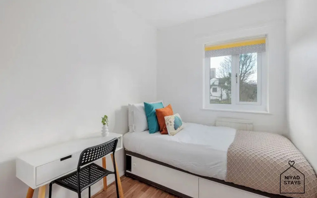 Hale Lodge, Beautiful 3 BR Home With Free Parking