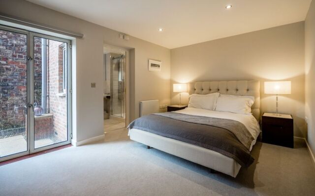Stonegate Court
