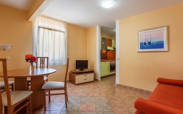 Apartment with Sea View And Ac, 12km From Sibenik