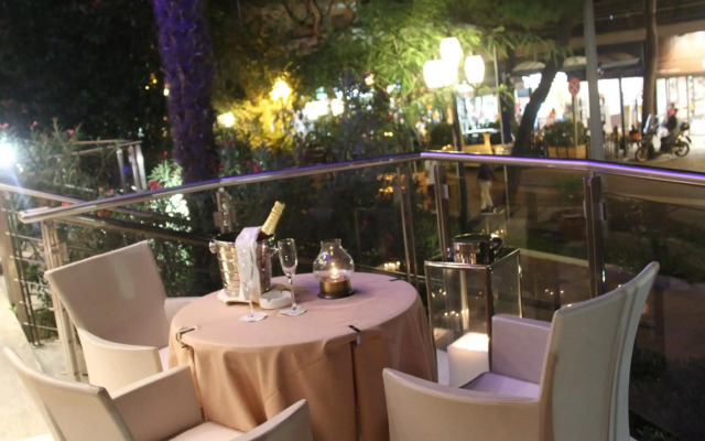 Waldorf Suite Hotel
