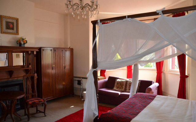 Leura House