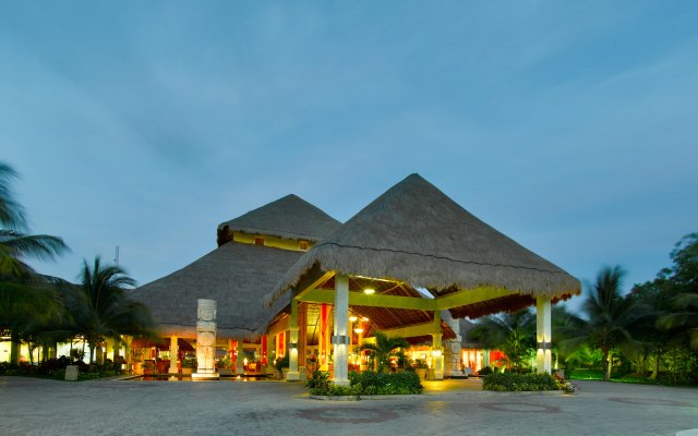 Grand Palladium Colonial Resort & Spa All Inclusive