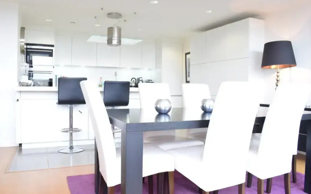 Spacious 2 Bedroom Penthouse in Islington