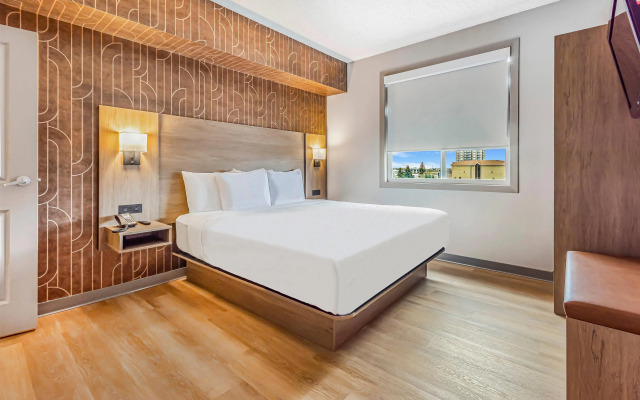Days Inn & Suites by Wyndham West Edmonton