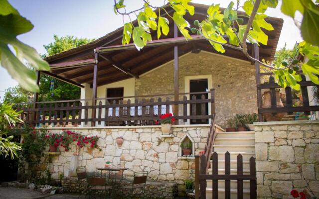 Gioia Traditional House
