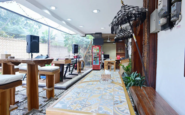 ZEN Rooms Cibogo Pasteur