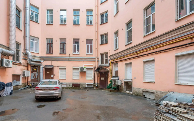 Metry v centre on 79 Gorokhovaya Street