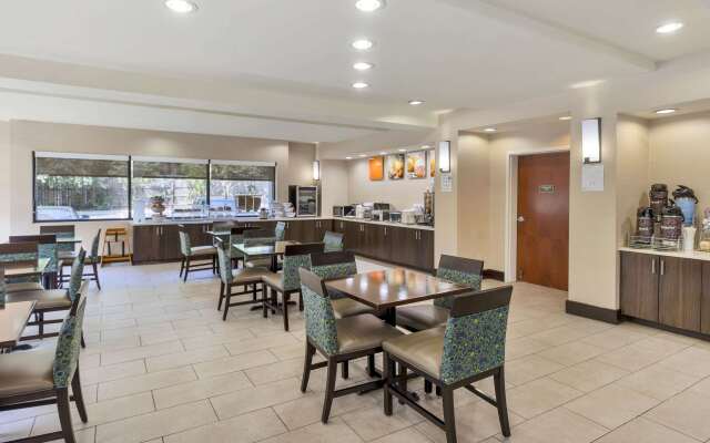 Comfort Suites Columbia Northeast - Fort Jackson