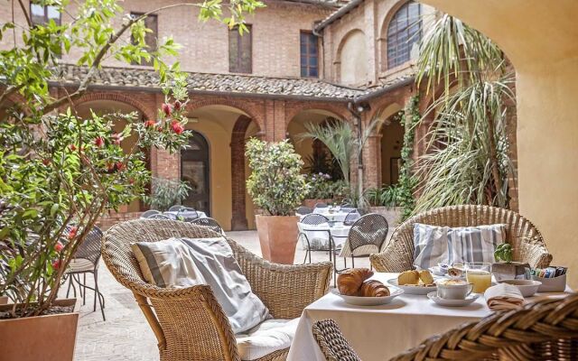 Il Chiostro del Carmine