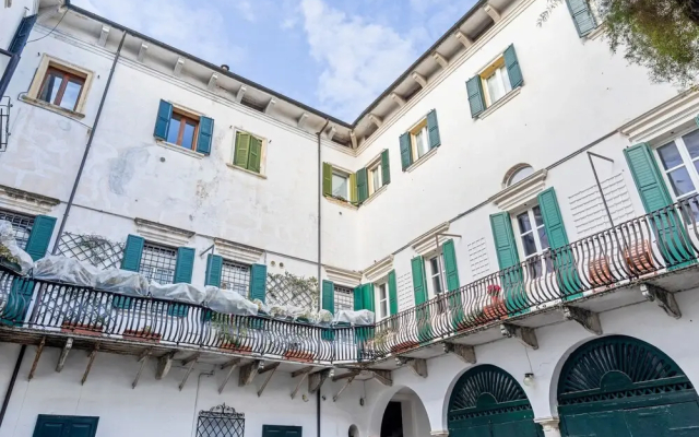 Veronetta Riverside Apartment