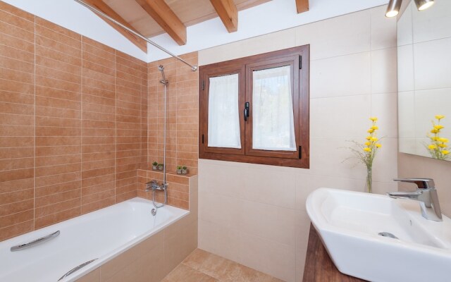 CAL TIO - Chalet With Terrace in Caimari. Free Wifi