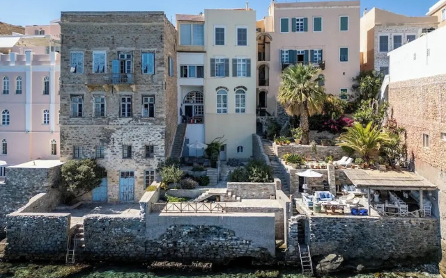 Seaside Neoclassical Property in Vaporia Ermoupoli