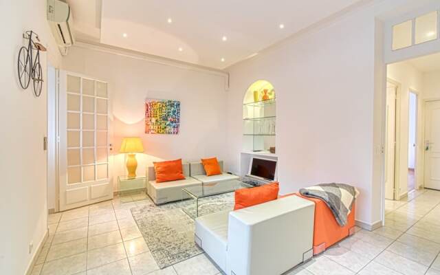 Bright and Beautiful Apartment, 10 Mins From Palais & Croisette