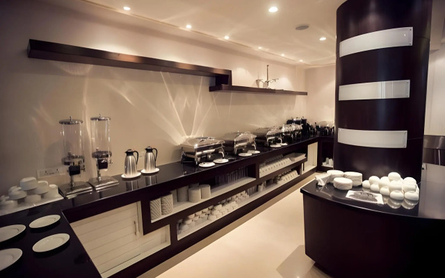 Royal Reve Hotel