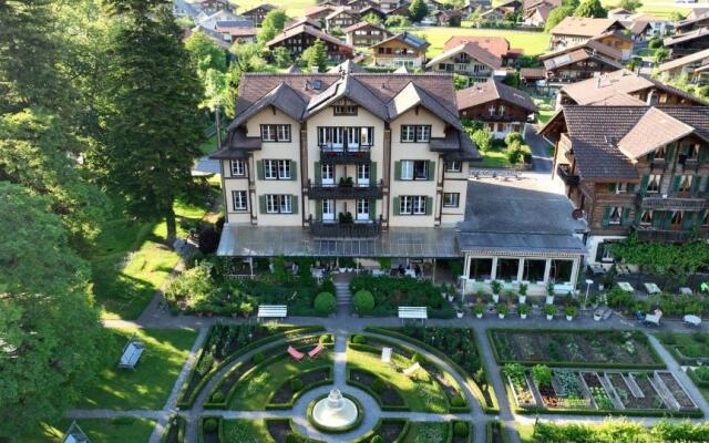 Alpenrose Hotel & Gardens